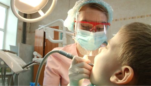 Лечение зубов в спящем режиме: в Барнауле обновили детскую стоматологию