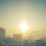 Солнечное гало засияло в морозном небе над Барнаулом