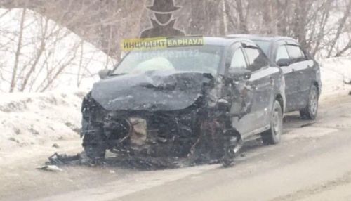 В Барнауле лоб в лоб столкнулись два автомобиля