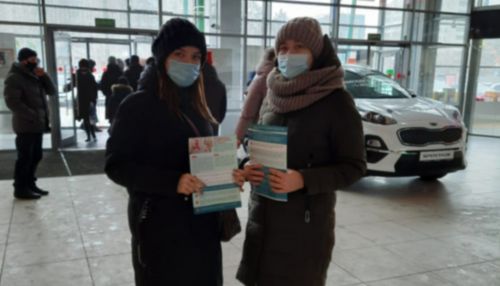 В барнаульских ТЦ раздают листовки о профилактике экстремизма