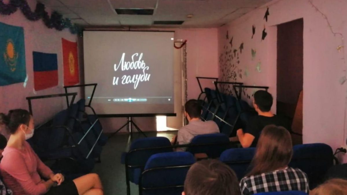 Для алтайских студентов 14 февраля организовали показ фильмов о любви