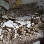 Обрушился потолок, прорвало отопление: коммунальное ЧП произошло в Барнауле