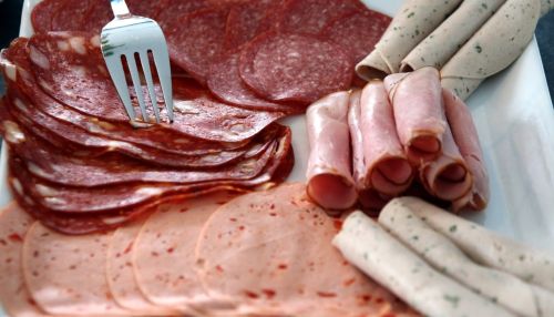 В России могут взлететь цены на колбасу и мясопродукцию