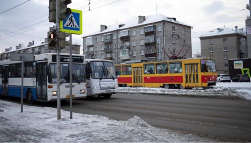В Барнауле пассажиров маршрутки высаживают прямо на проезжую часть
