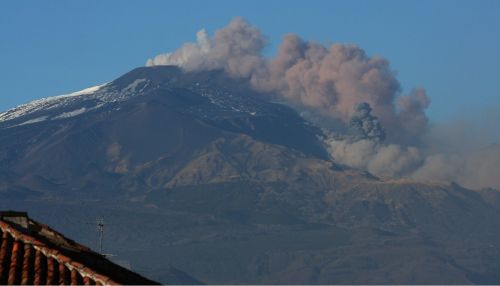 В Италии началось извержение сицилийского вулкана Этна