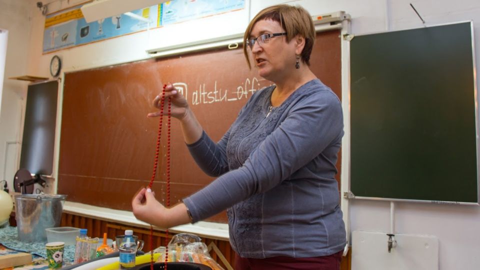 Алтайским педагогам изменят клятву и добавят премий