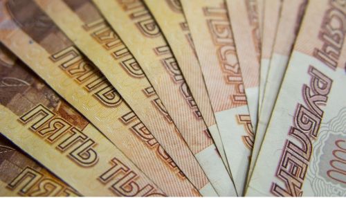 Около 200 млн рублей выделили на зарплаты соцработников Алтая