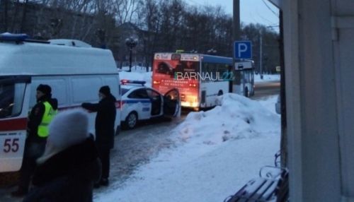 В Барнауле пассажирский автобус сбил женщину возле остановки