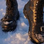 Полезные советы: что сделать, чтобы обувь не скользила на льду