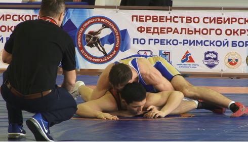 100 спортсменов Сибири съехались в Барнаул на первенство по греко-римской борьбе