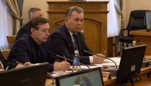 Спикер алтайского Заксобрания предложил вакцинировать в основном людей 60+
