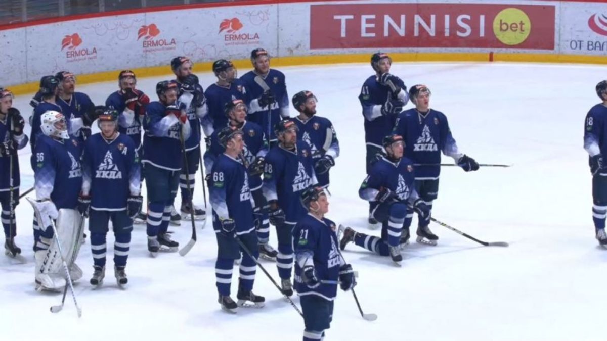 Хоккеисты "Динамо-Алтай" впервые в истории стали чемпионами ВХЛ