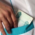 На Алтае старшая медсестра с подельником вывели из больницы 2,2 млн рублей