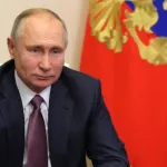 Путин потребовал ужесточить правила получения оружия после стрельбы в Казани
