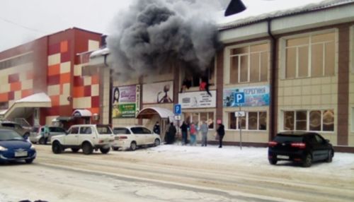 Видео изнутри горящего ТЦ Горно-Алтайска появилось в Сети