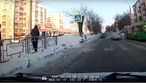 В Барнауле автобус переехал женщину-пешехода на зебре
