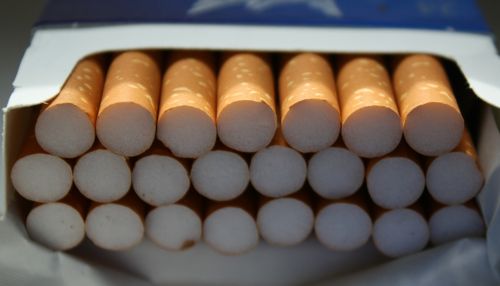 Алтайский Аникс оштрафовали за продажу сигарет подростку