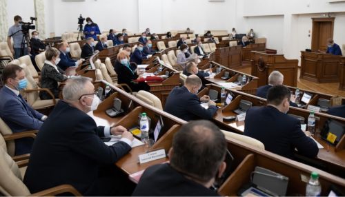 Грозили самосожжением: алтайские депутаты обсудили закон о статусе педработника