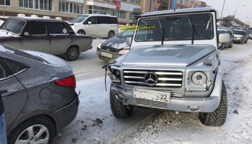Появились подробности ДТП с геликом у торгового центра Барнаула
