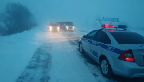 Жителям Алтайского края рассказали, на каких трассах разгулялась непогода