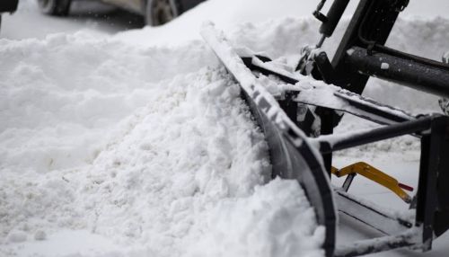 На Алтае дорожники спасли десятки машин, попавших в снежный плен на трассе