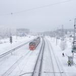 В Алтайском крае пассажиров поезда высадили в сугробы по пояс