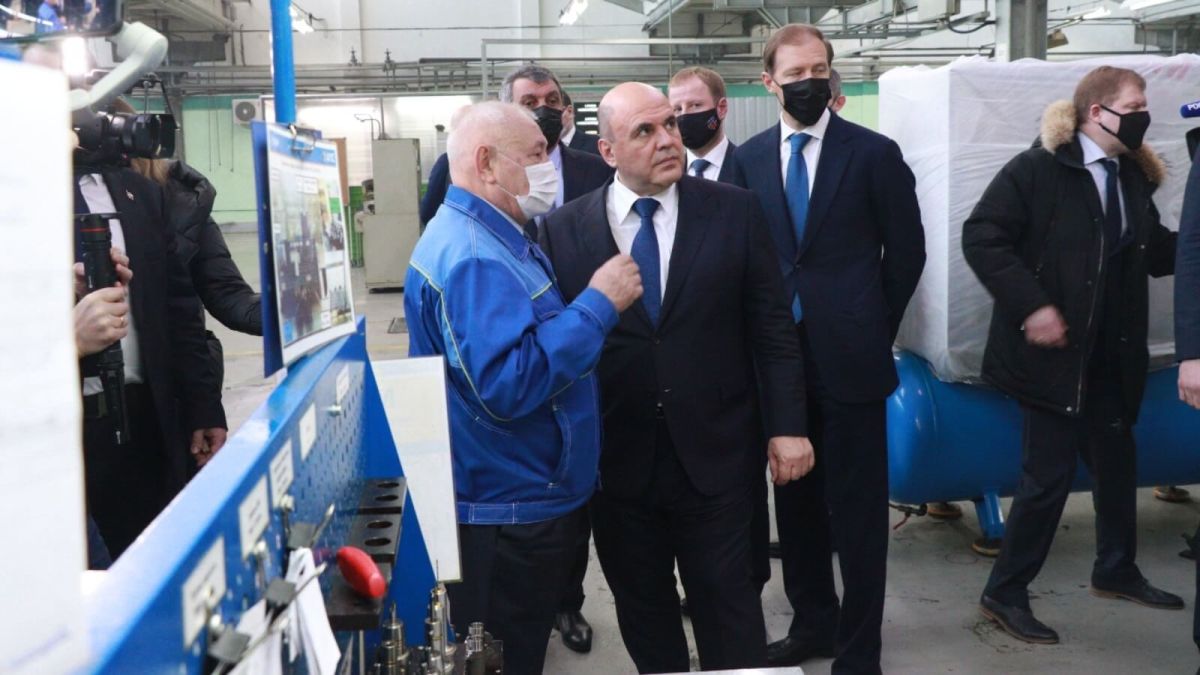 Михаил Мишустин пообещал сохранить две меры поддержки машиностроителям