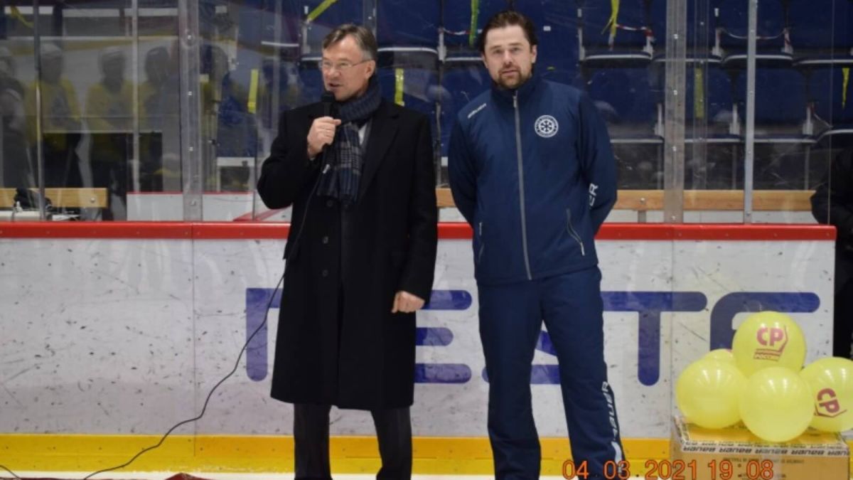 Алтайский депутат поможет юным хоккеистам съездить на игры в Москву
