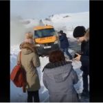 Момент возгорания школьного автобуса в Алтайском крае попал на видео