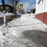 В Барнауле убрали сугробы на бесхозном тротуаре в центре города