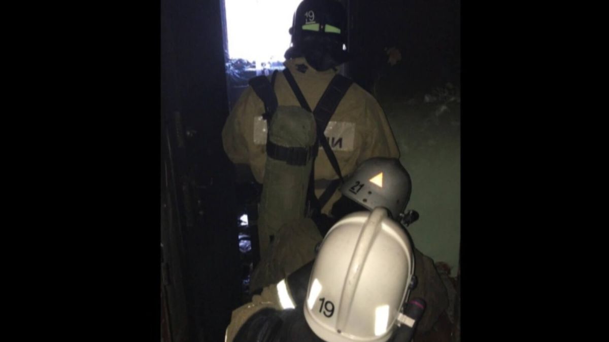 Восемь человек спасли из горящего жилого дома в Бийске
