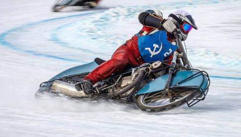 В Барнауле проходят Всероссийские соревнования по спидвею. Фоторепортаж