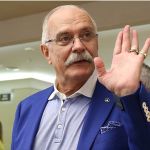 Никита Михалков пригрозил Собчак судом за расследование о его доходах