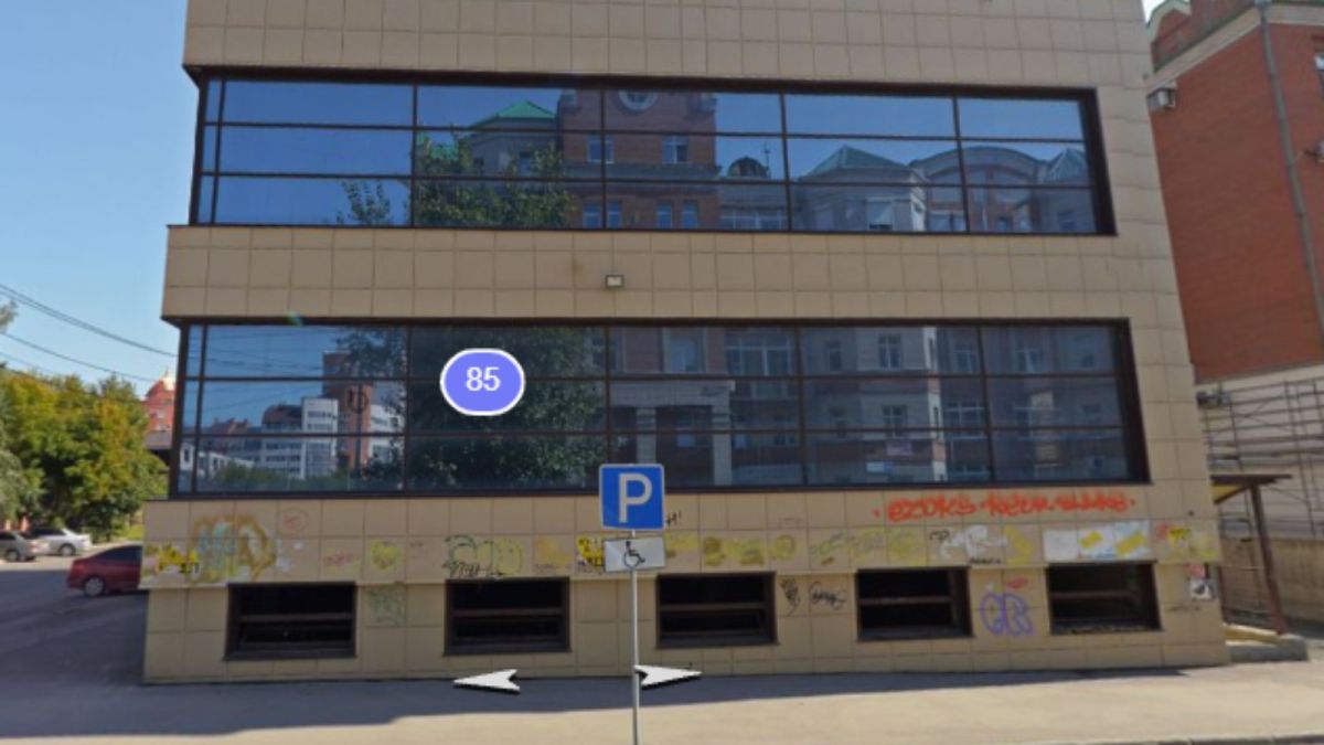 Заброшенный бизнес-центр в Барнауле передали краевым властям