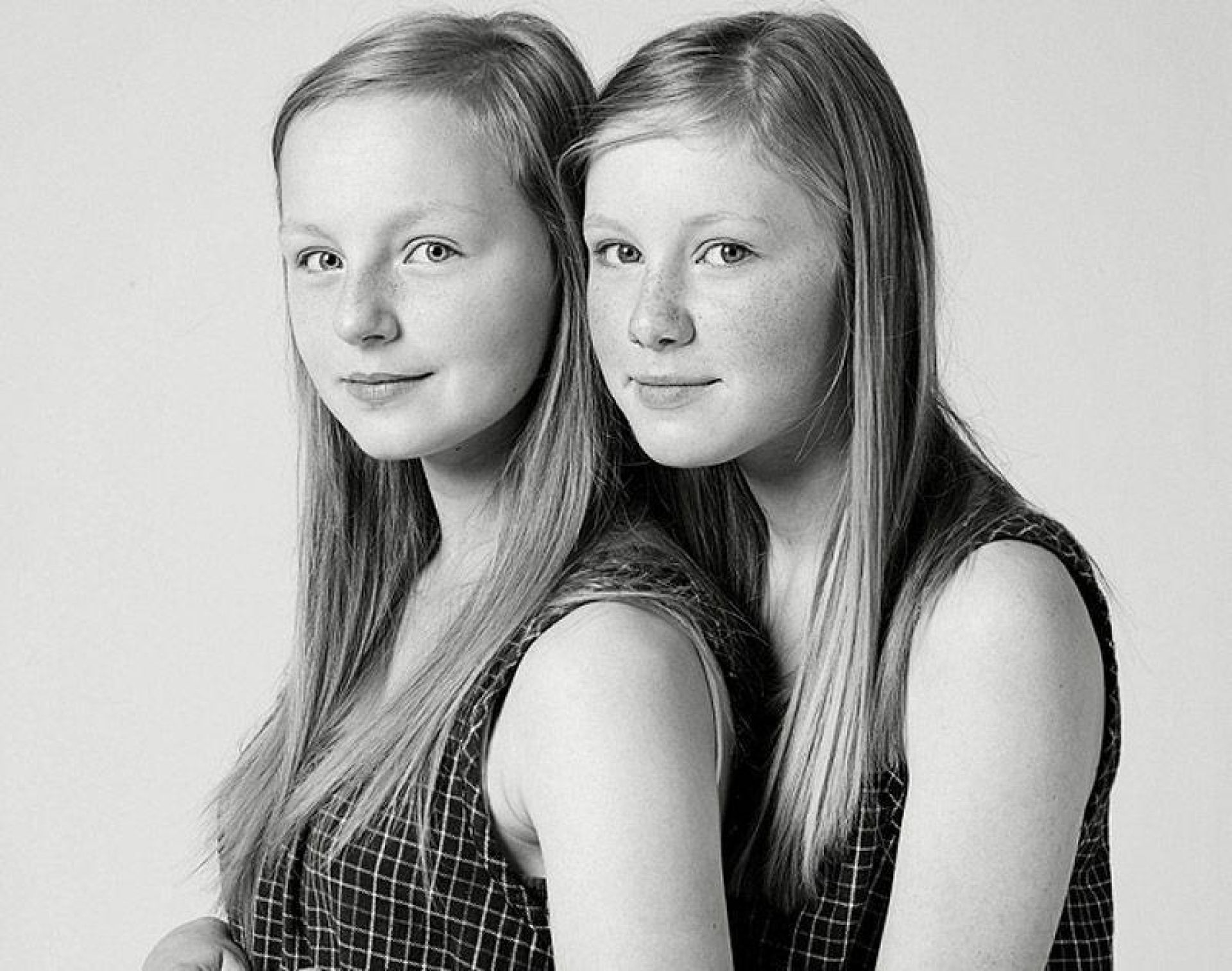 19 год близнецы. Франсуа Брюнель мы не Близнецы. Девушки похожие друг на друга. Одинаковые лица. Близняшки люди.