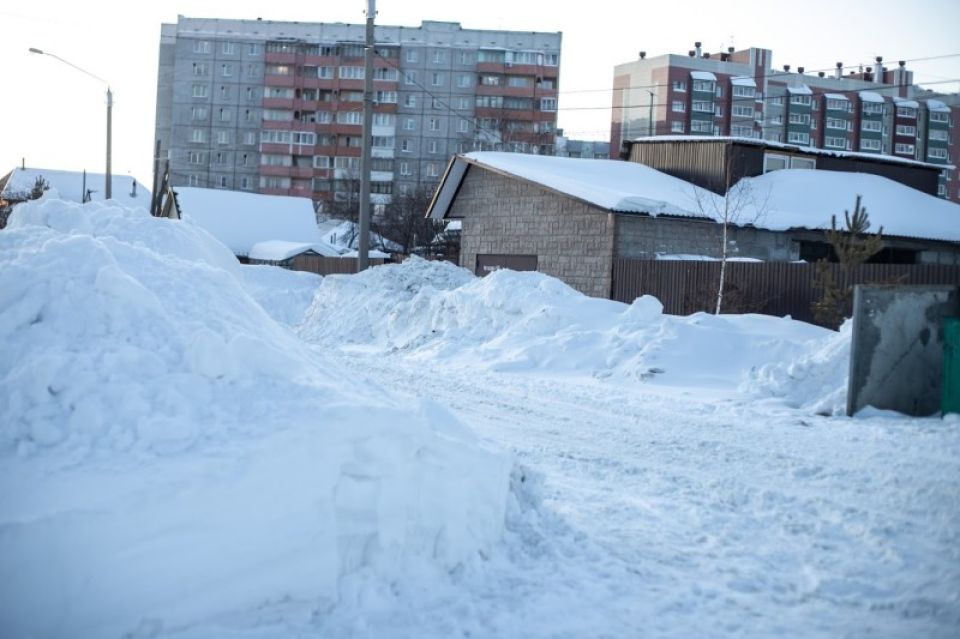 Завалило по самые крыши: метеорологи рассказали, когда в крае закончится снег 