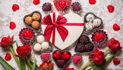 Не ломайте голову: рассказываем, что можно подарить девушке на 14 февраля