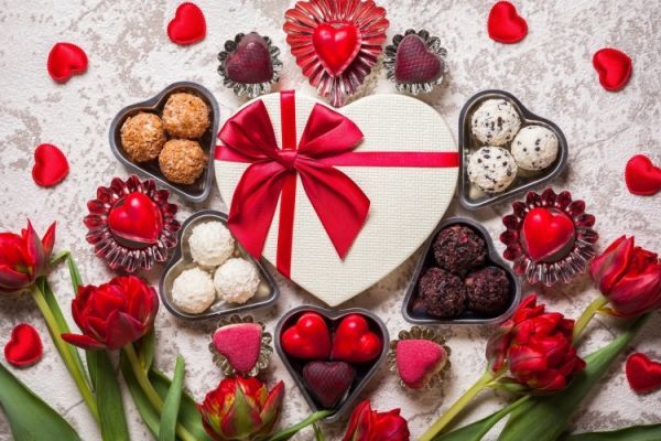 Не ломайте голову: рассказываем, что можно подарить девушке на 14 февраля