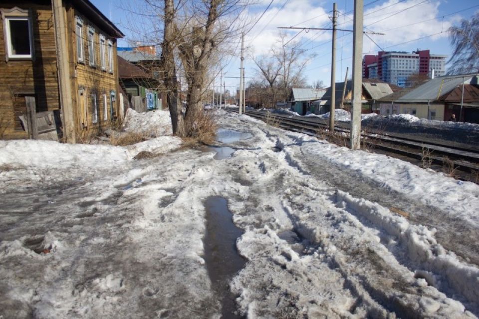 На отдельных участках улицы Анатолия трудно не только проехать, но и пройти пешком