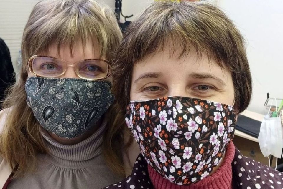 Кто и как в Алтайском крае шьет "дизайнерские" защитные маски