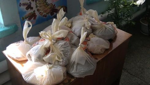 Алтайские предприниматели подкармливают малоимущих лепешками и чечевицей