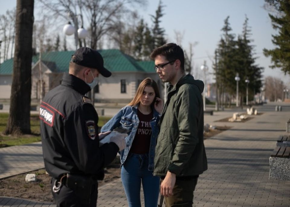 В Барнауле гуляют не только местные, но и приезжие с районов