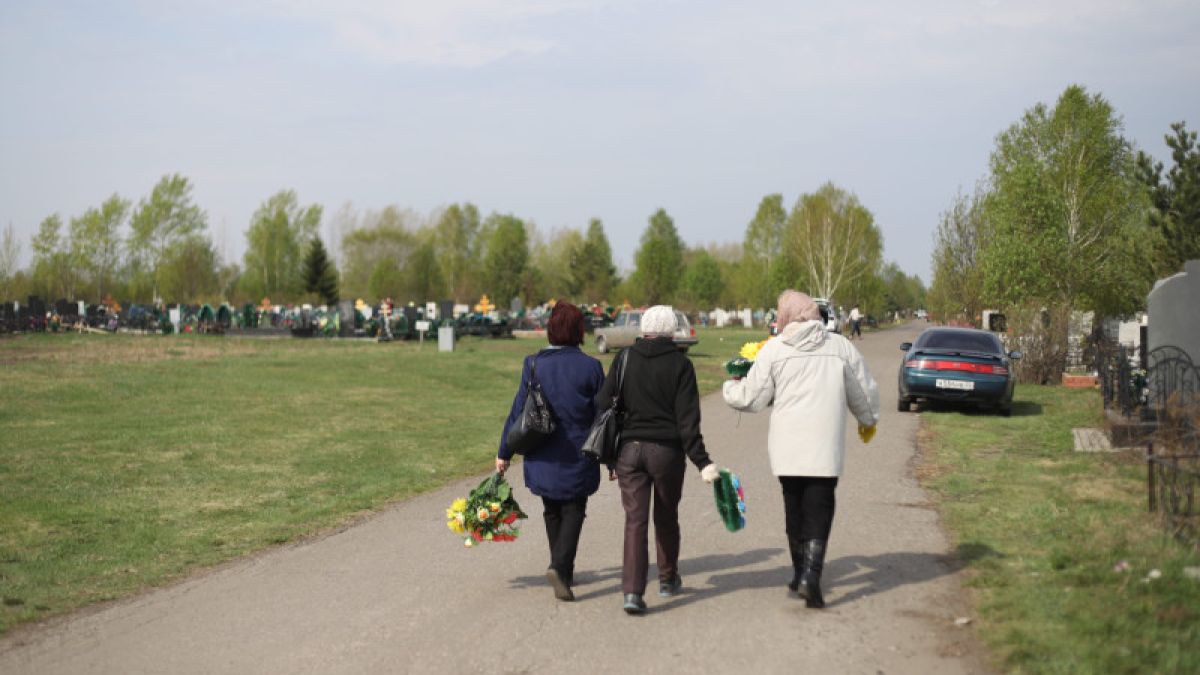 Родительский день на Михайловском кладбище