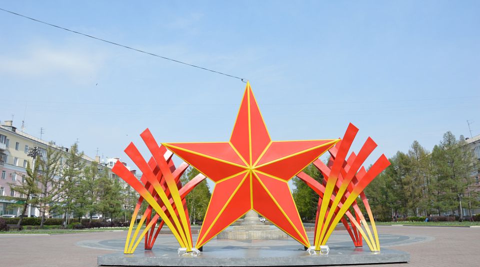 Огромная красная звезда появилась в центре Барнаула