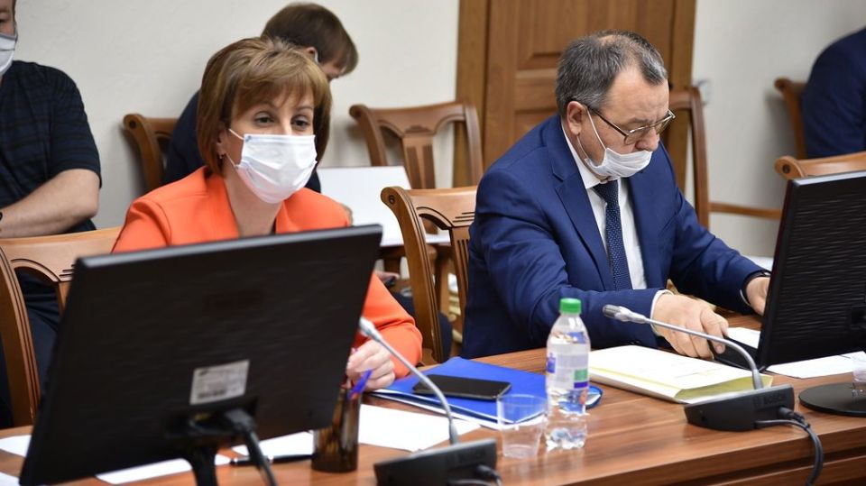 Какие важные решения в пандемию принял алтайский парламент на онлайн-сессии