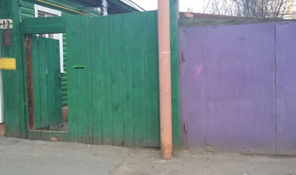 Власти Барнаула оштрафовали владельцев столетнего дома за красные линии