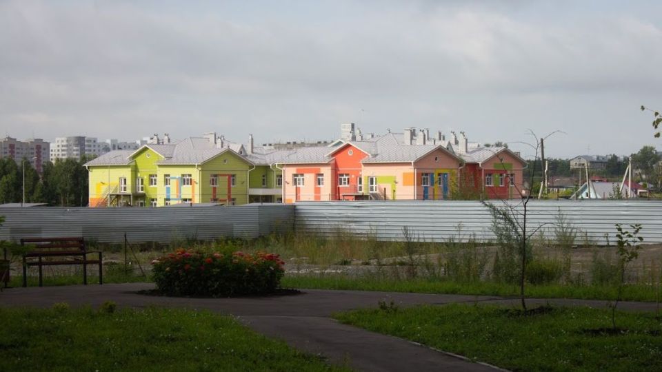 Чтобы привлечь покупателей квартир в "Демидов-Парке", краевые власти построили рядом детсад