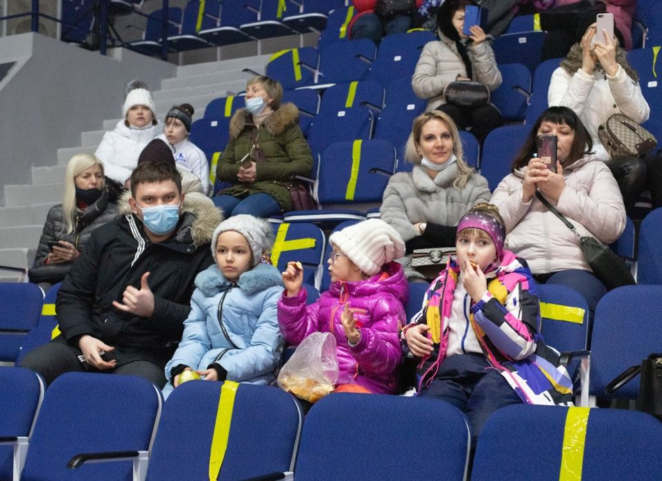 Родители юных фигуристок не оставляют надежды, что в Барнауле появится бесплатная секция