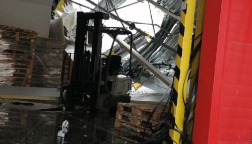 В Новосибирске рухнула крыша распредцентра Магнита в здании за 2 млрд рублей