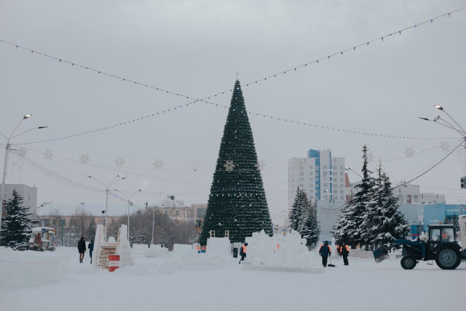 Площадь Сахарова. Демонтаж новогоднего городка